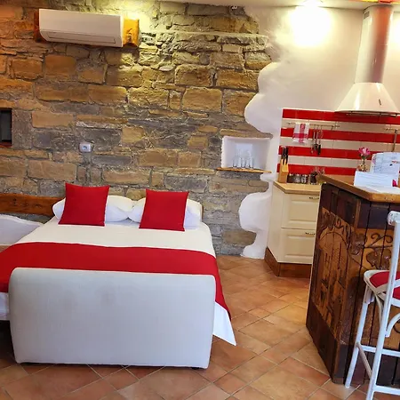 Tourist Farm Red Fairytale Apartment *